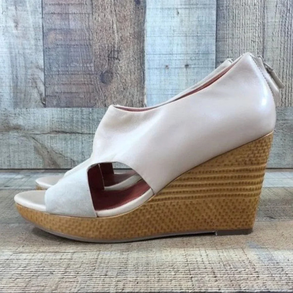 Cole Haan Cream‎ Tan Leather Wedge Heels Sandals Womens 9.5B Slip On - Picture 6 of 11